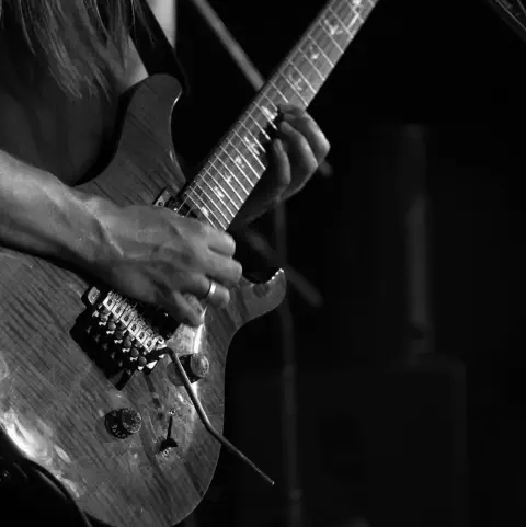 Archivbild von einer Gitarre – passend zu Mikes Musikstil und Auftritten als Alleinunterhalter.